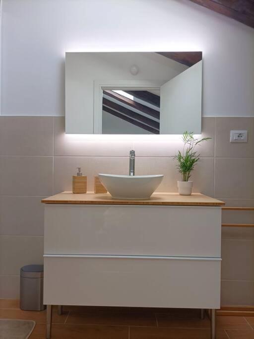 Loving My Rooms 1 - Deliziosa Mansarda In Centro Gorizia Luaran gambar